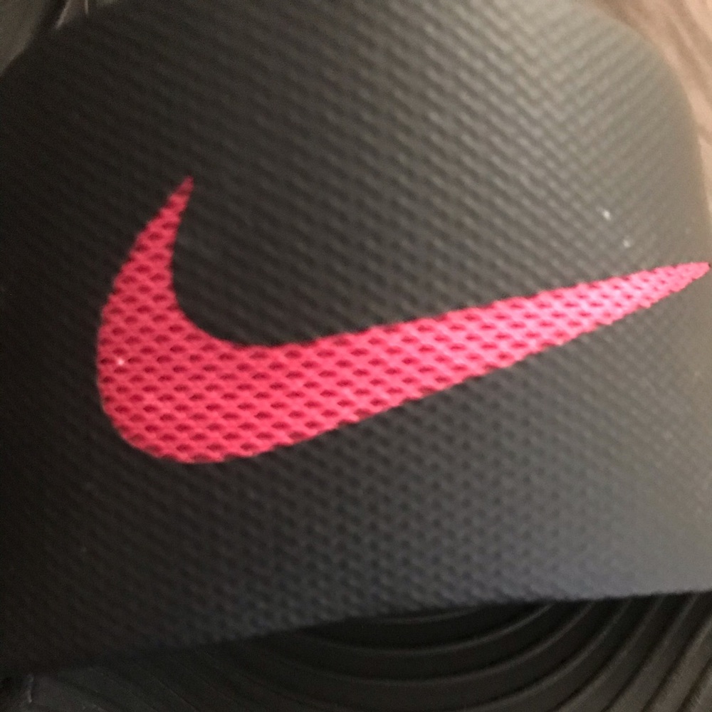 Black Nike slides with pink Nike logo